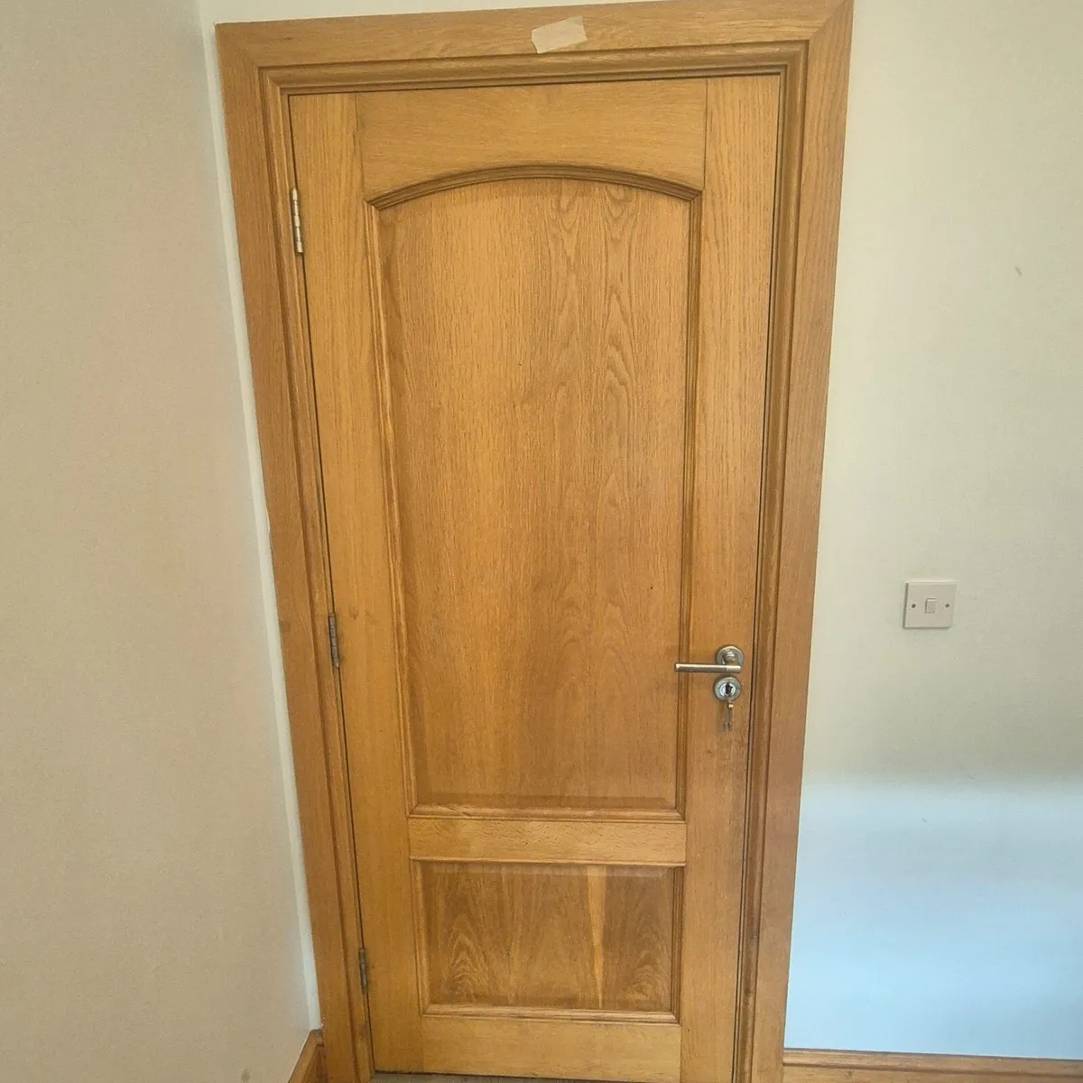 8 Pre-Finished Oak Veneer Doors & 1 Glass Door - Image 1
