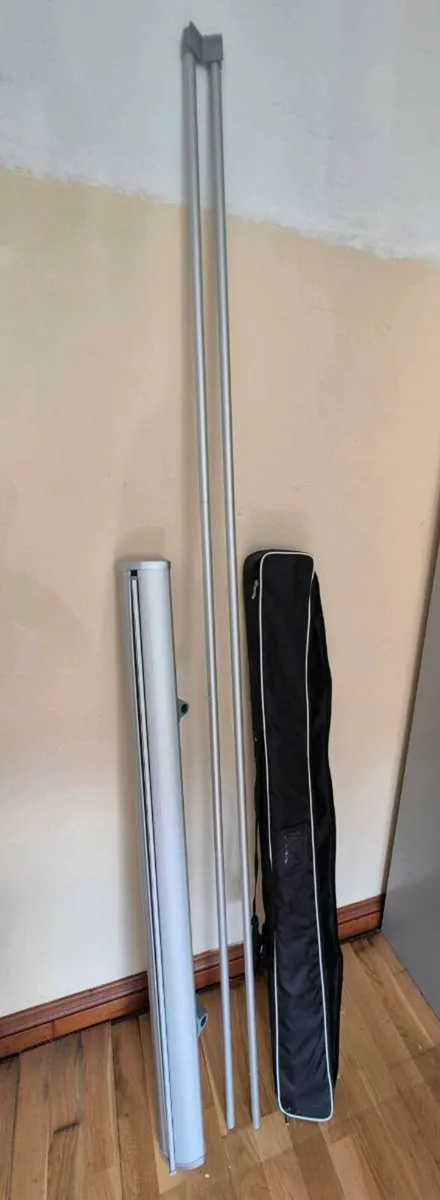 Portable roll-up green screen banner - Image 4