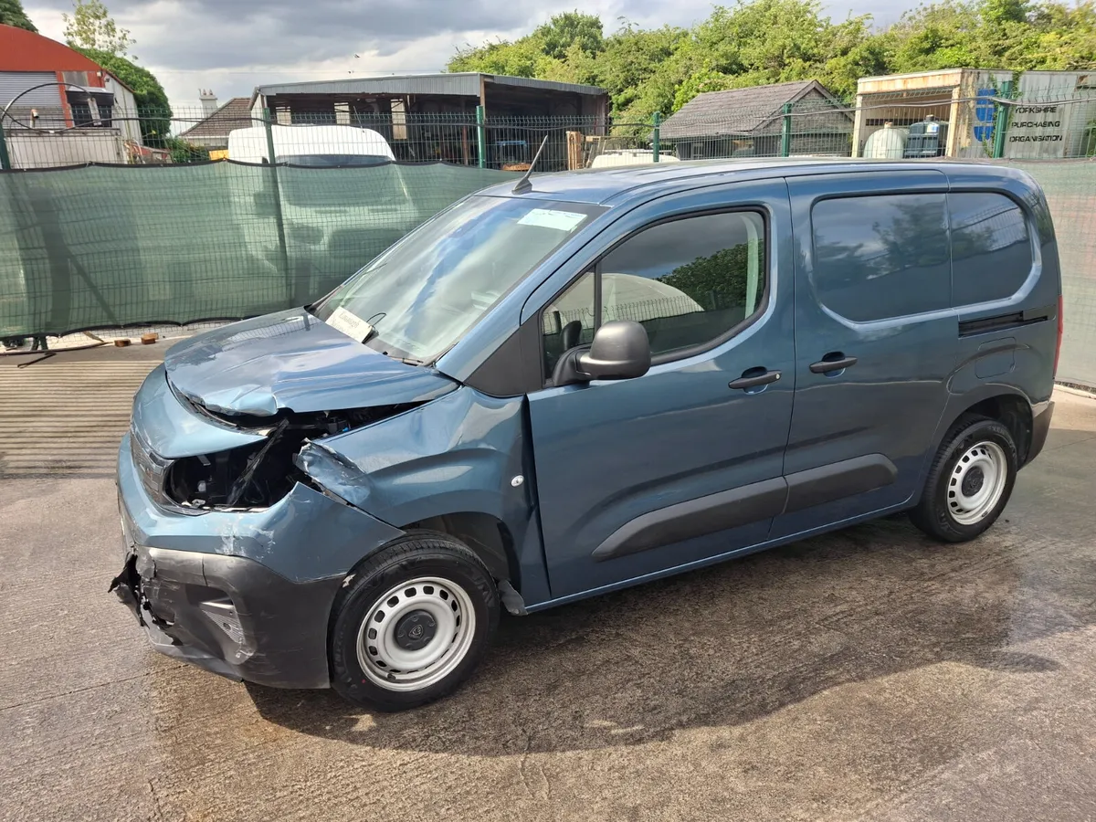 252 Peugeot Partner  Pro plus  3 seater  1.5 Diese - Image 2