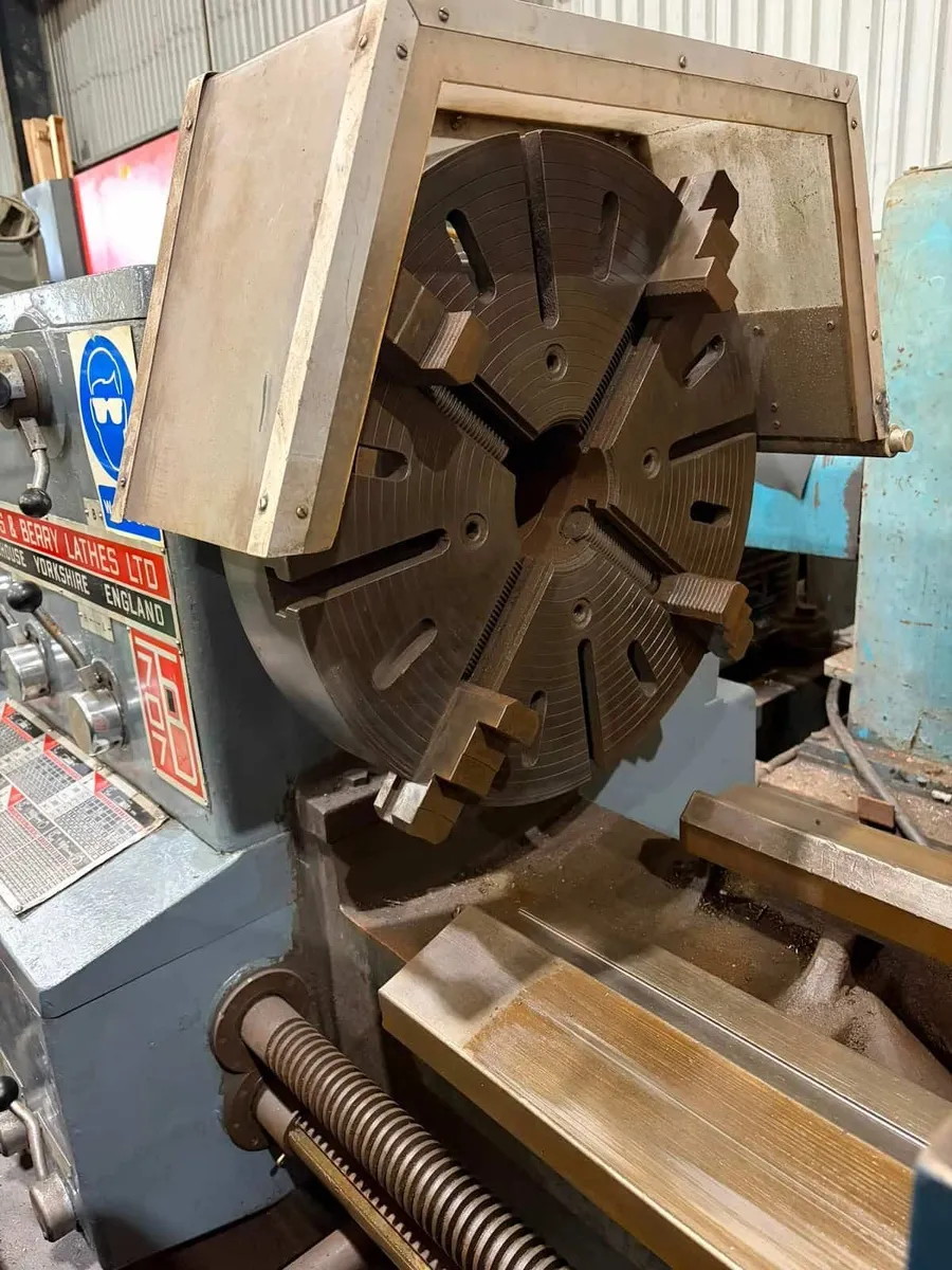 Binns & Berry Lathe 5Mtr centres - Image 1
