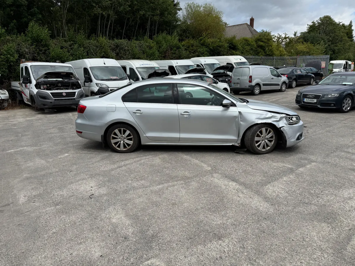 2013 VW Jetta 1.6 TDI blue motion LTD Edition - Image 4