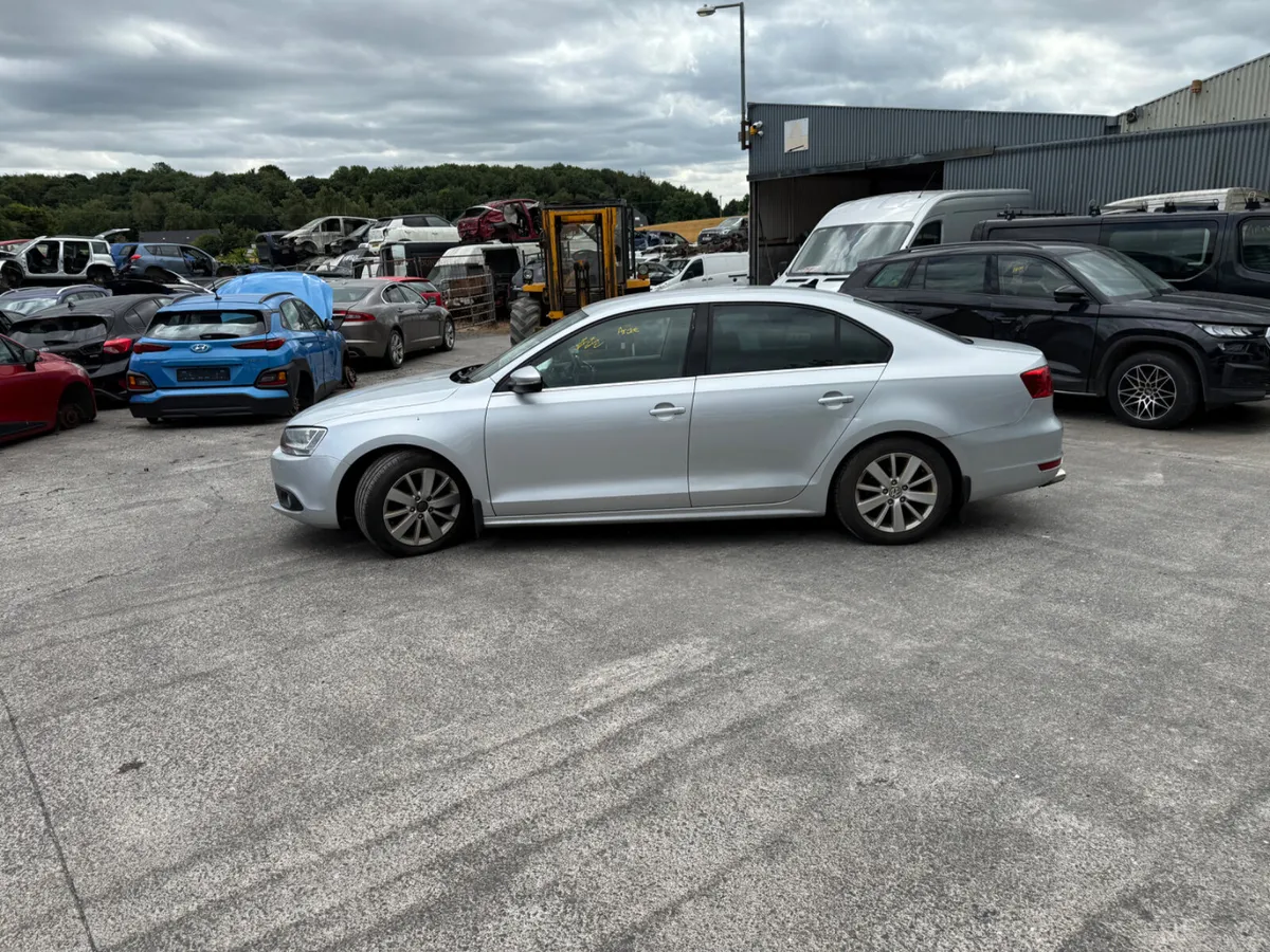 2013 VW Jetta 1.6 TDI blue motion LTD Edition - Image 3