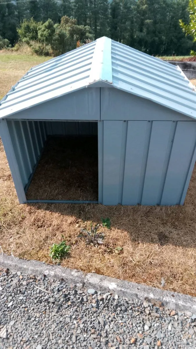 Large dog house - Image 1