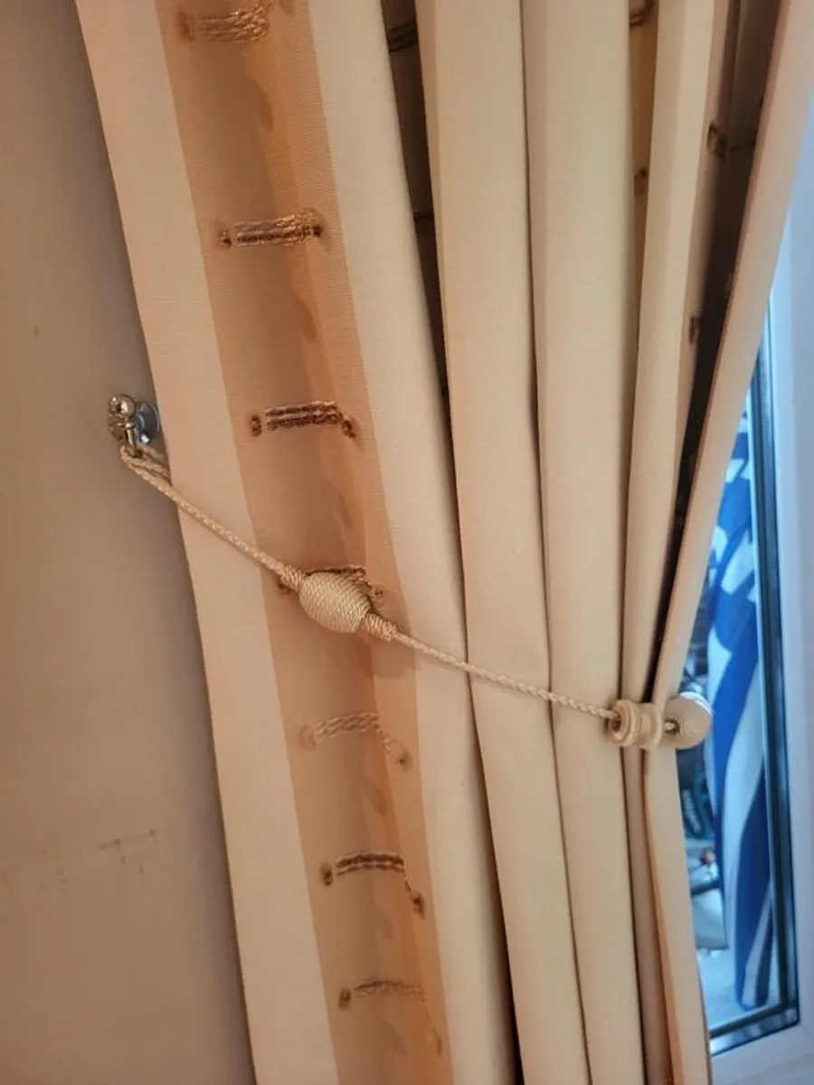 curtains - Image 3