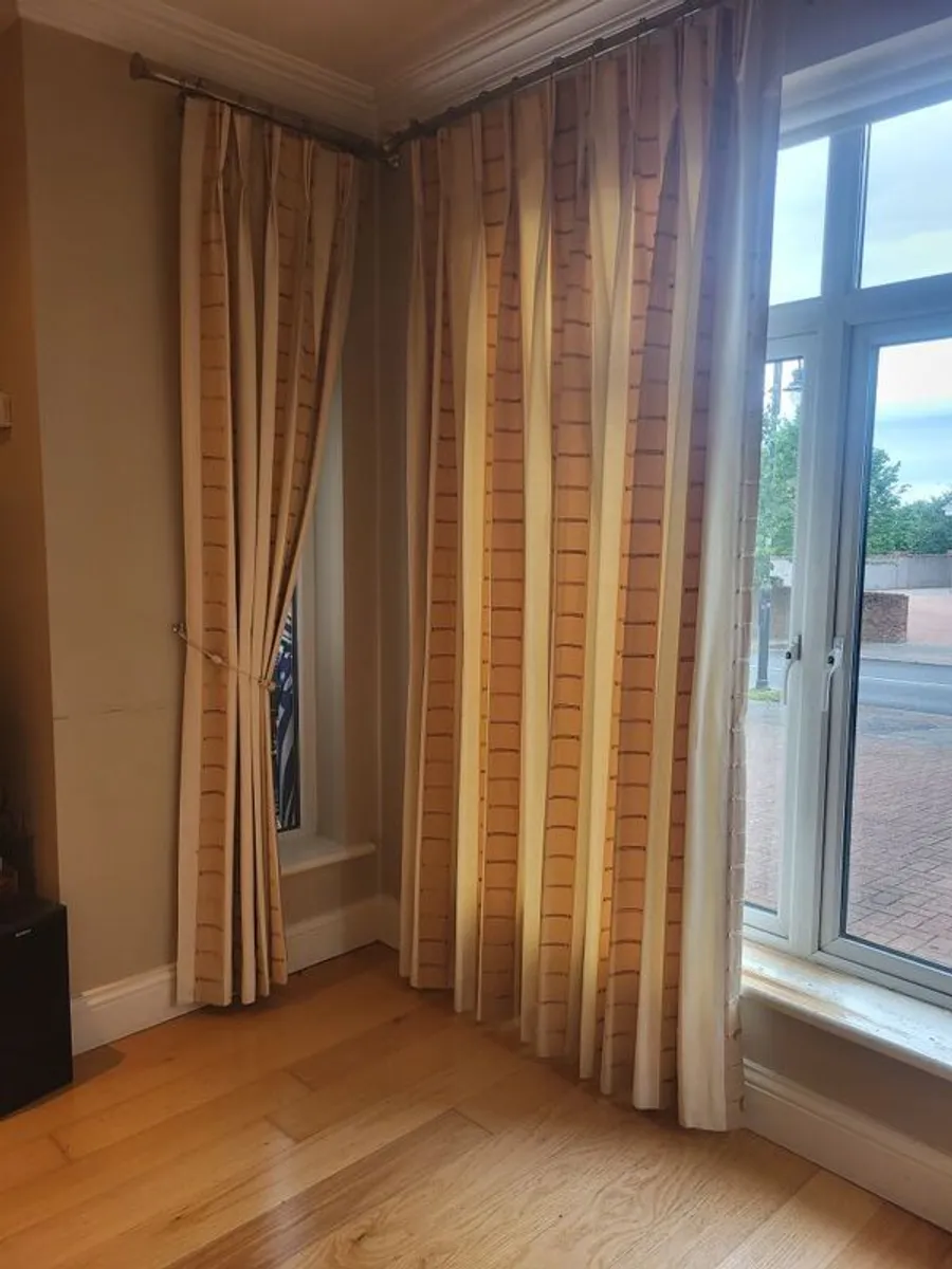 curtains - Image 1