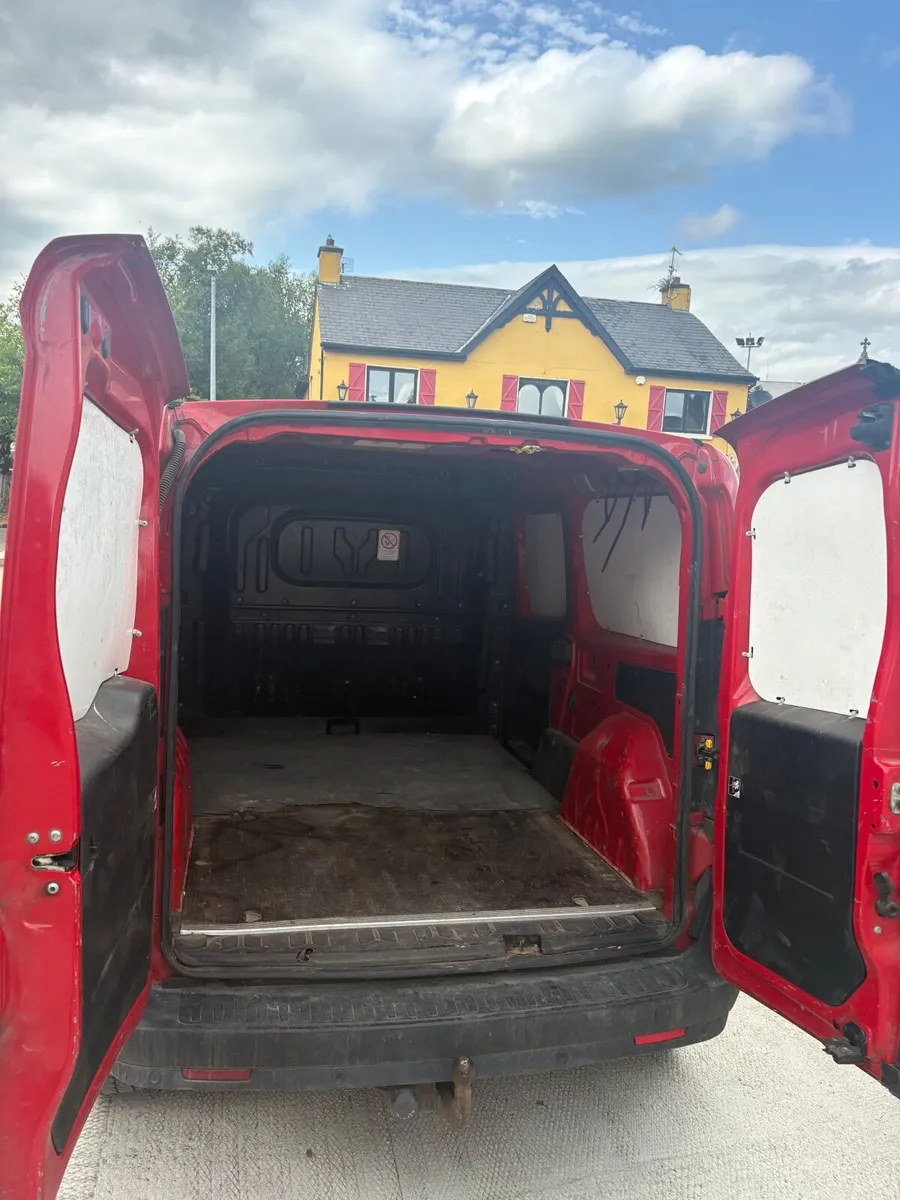 Fiat Doblo 2014 - Image 2