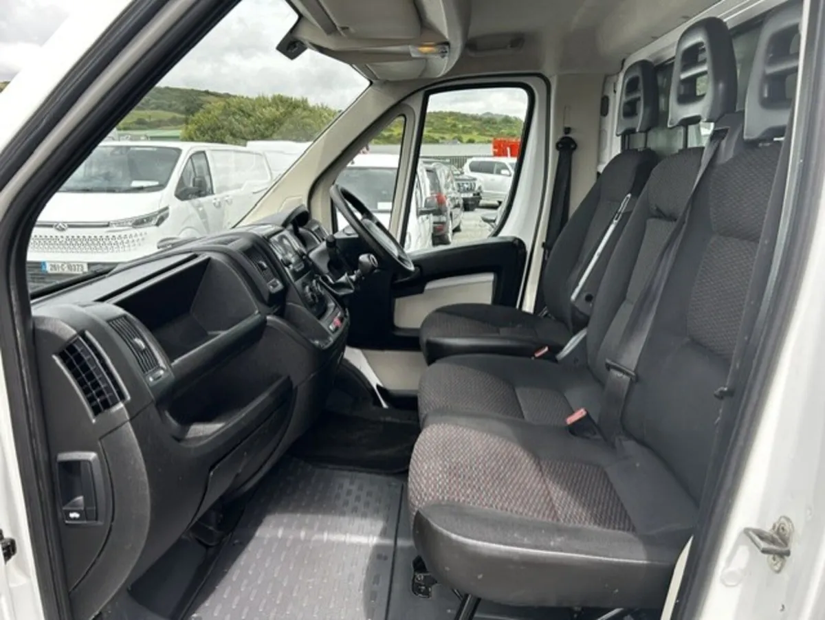 2018 Citroen Relay BOX BODY WITH TAIL LIFT - Image 3