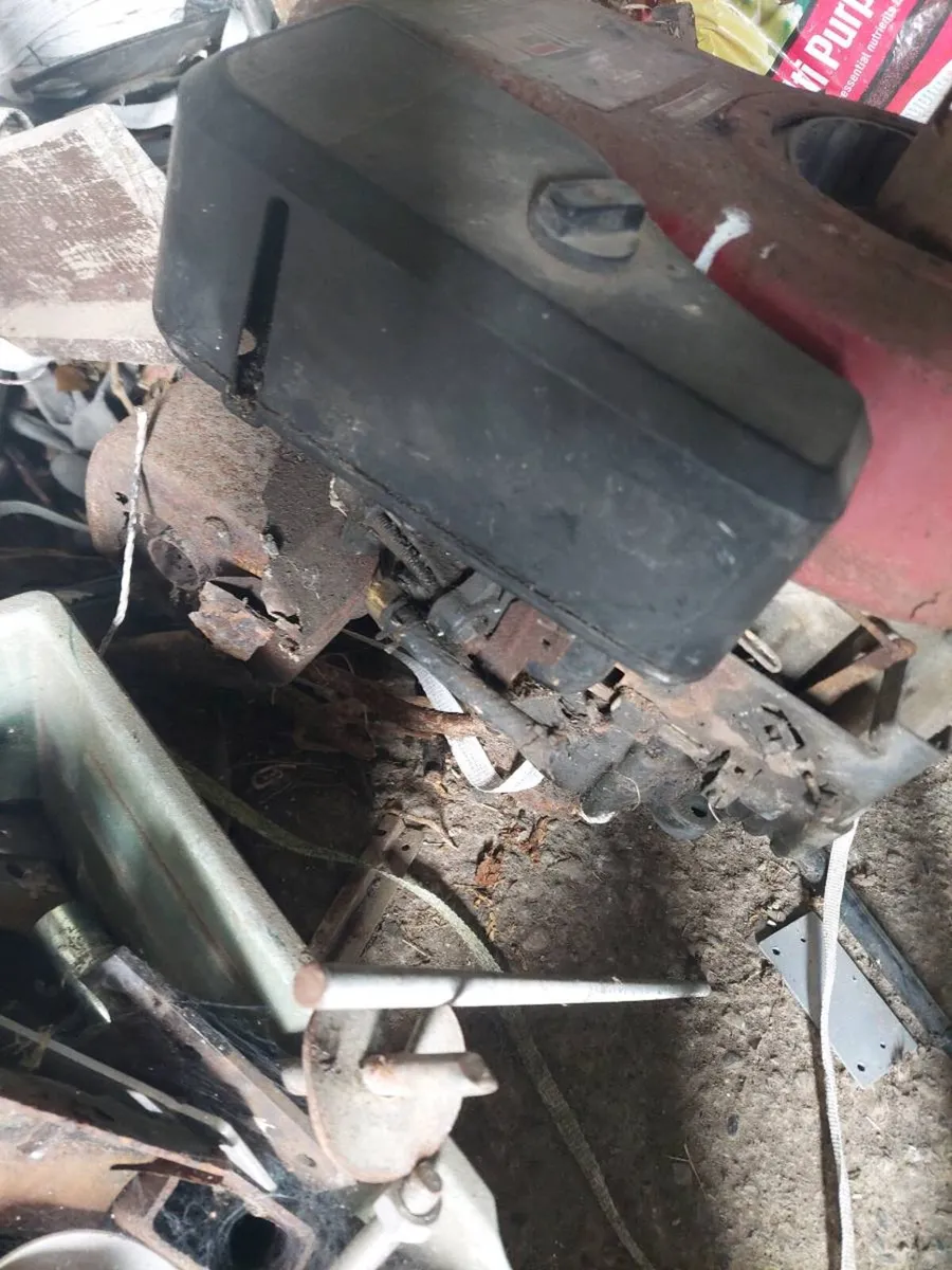 Briggs and Stratton 12.5hp engine - Image 2