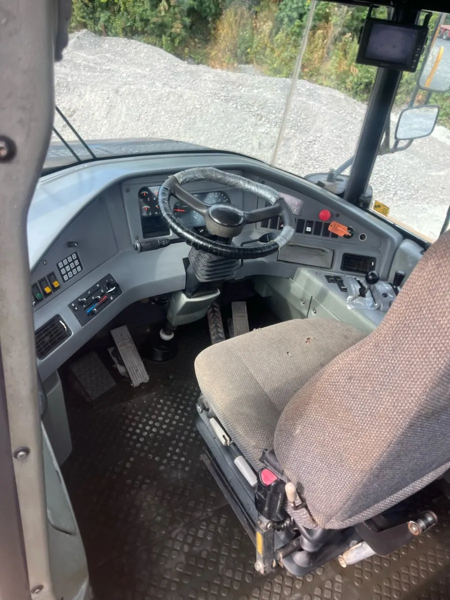 Volvo A25D for hire - Image 4
