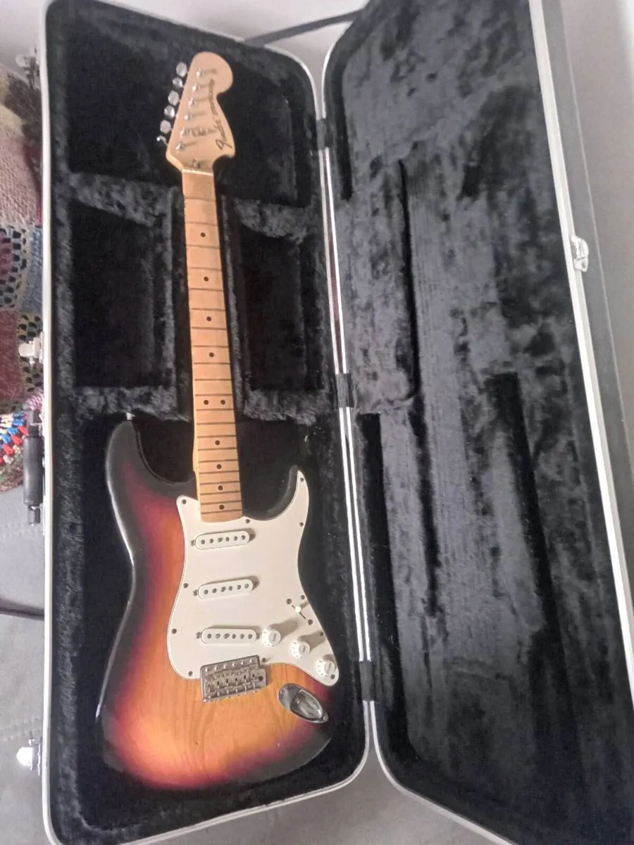 Fender Strat 70s re issue MIM - Image 1