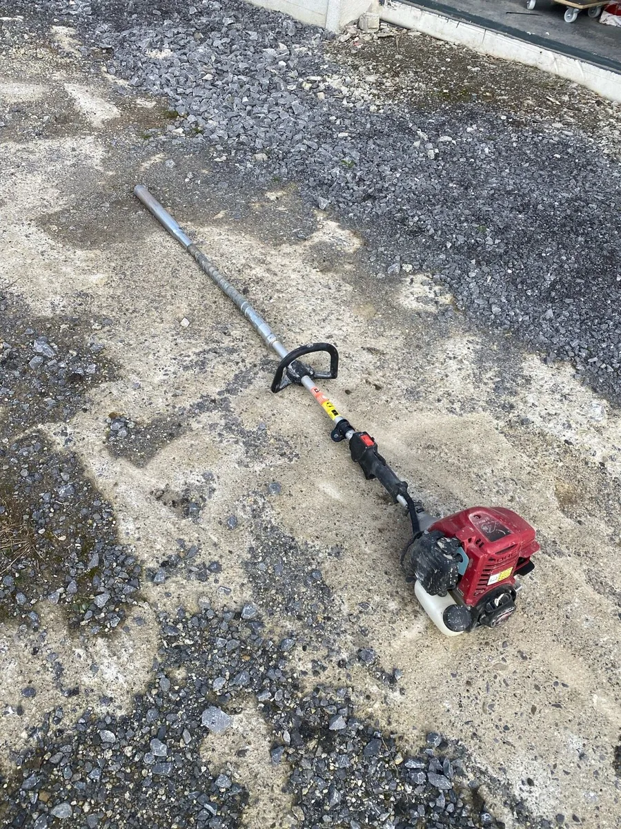 Petrol concrete vibrator - Image 1