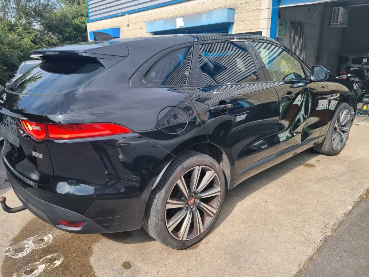 Jaguar F-Pace 2018 R Sport - Image 4