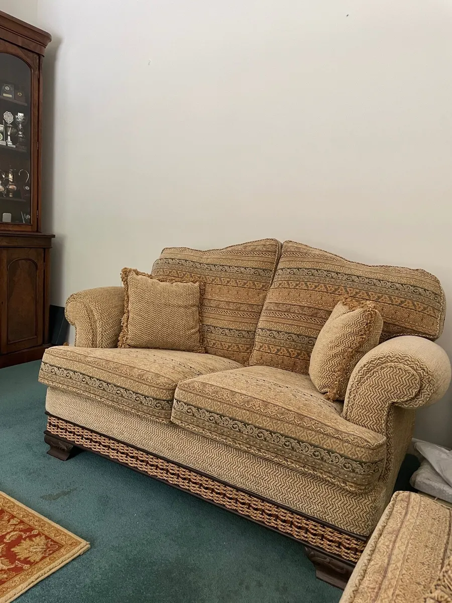 Suite of furniture - Image 1