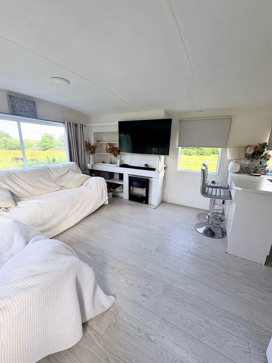 Mobile home - Image 1