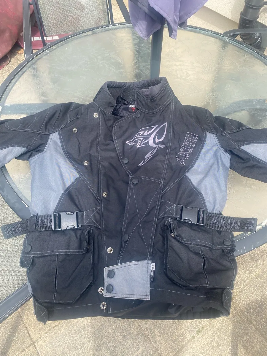 Akito motorbike jacket size M - Image 1