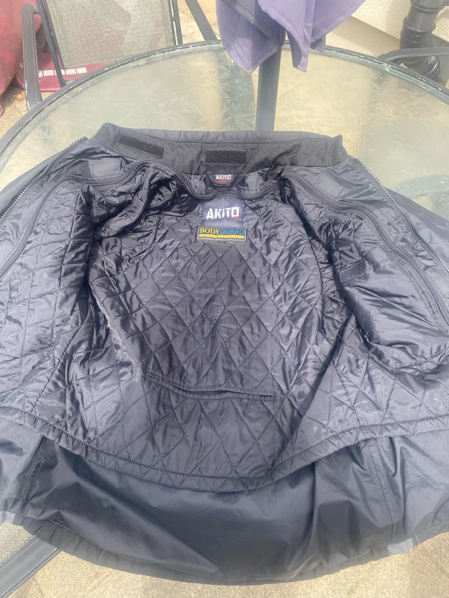 Akito motorbike jacket size M - Image 2