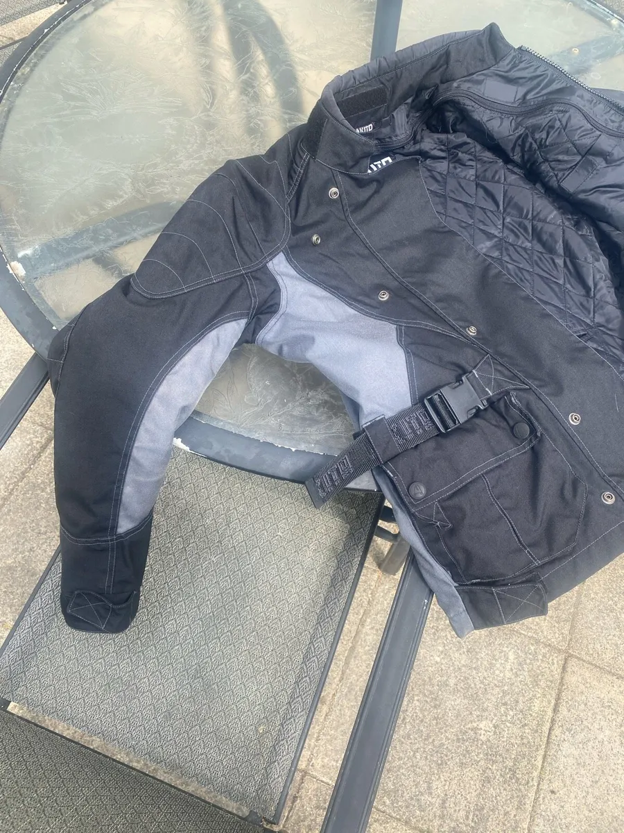 Akito motorbike jacket size M - Image 3