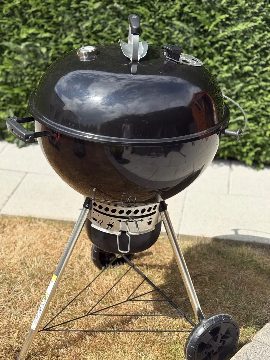Weber Master-touch charcoal BBQ - Image 1