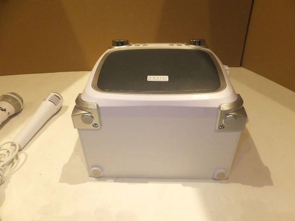 iHome Sound Factory Deluxe Karaoke Machine iSF-26 - Image 3