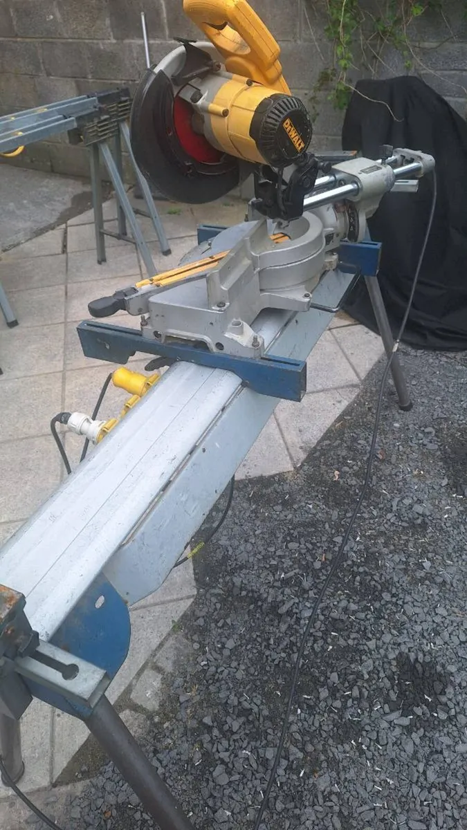 Dewalt mitre saw - Image 4