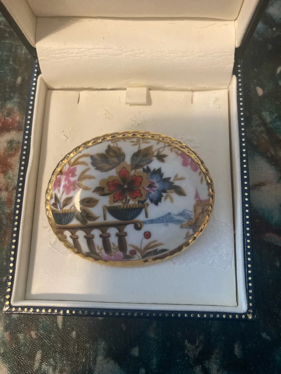 Brooch collection free postage - Image 1