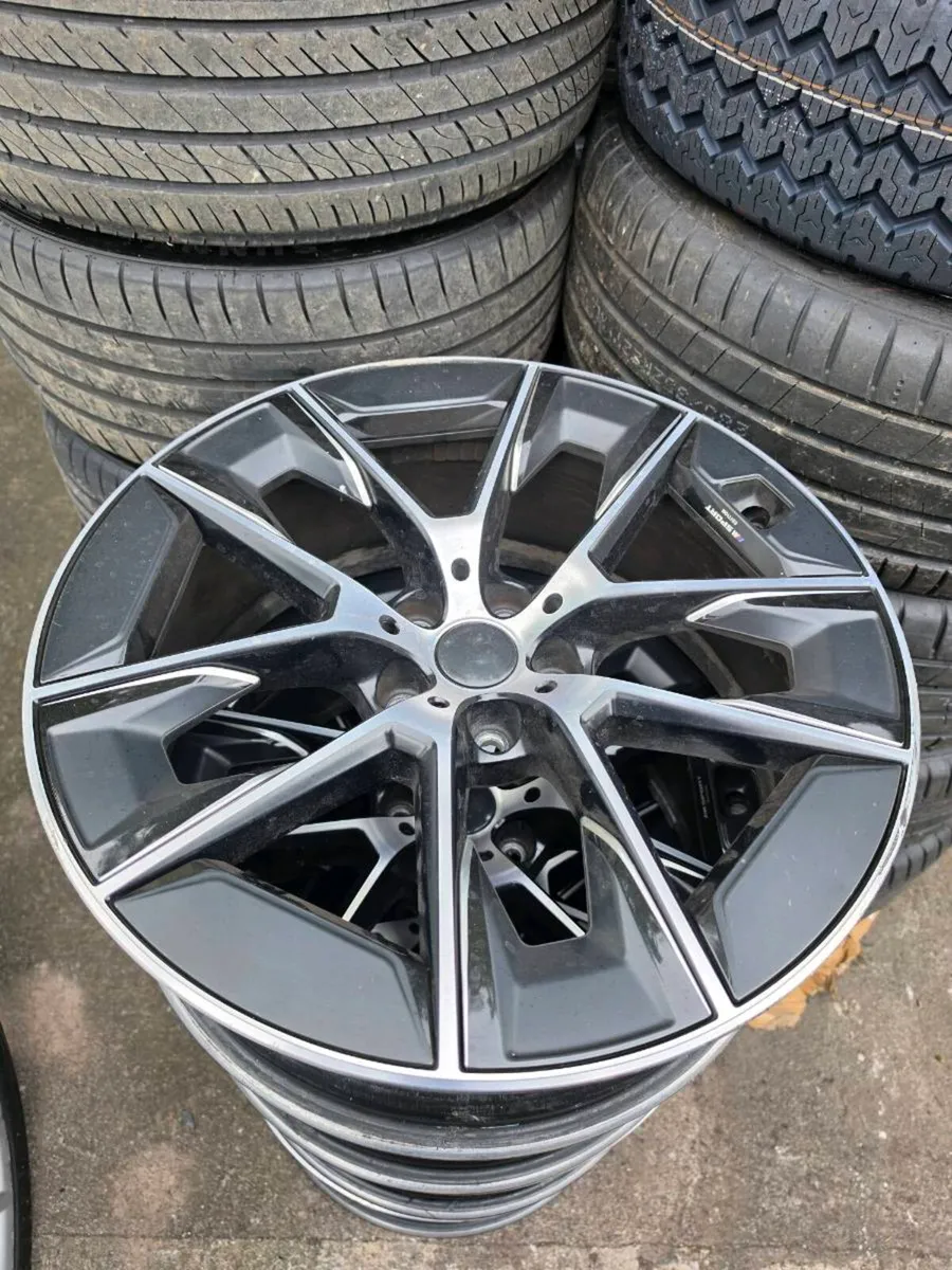28 sets of alloy wheels - Image 1