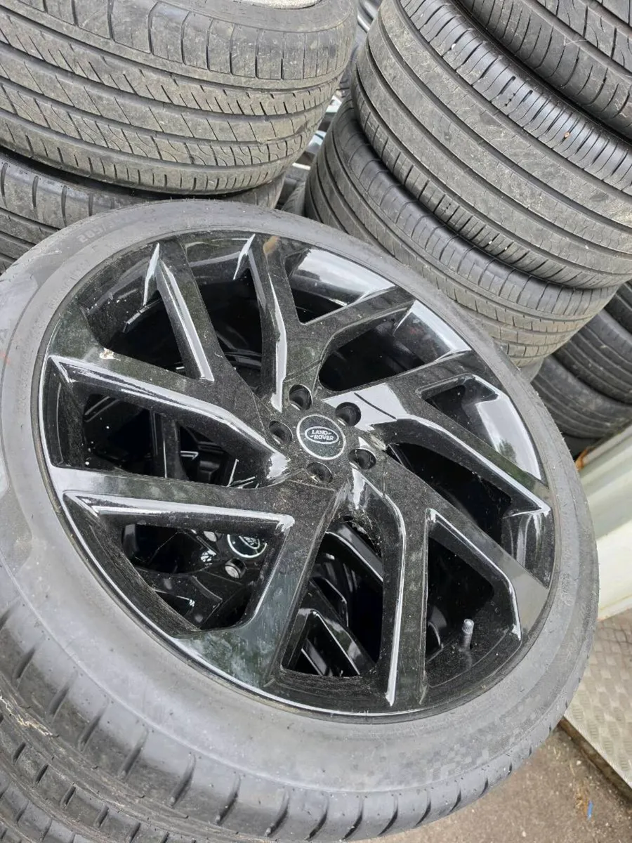 28 sets of alloy wheels - Image 3