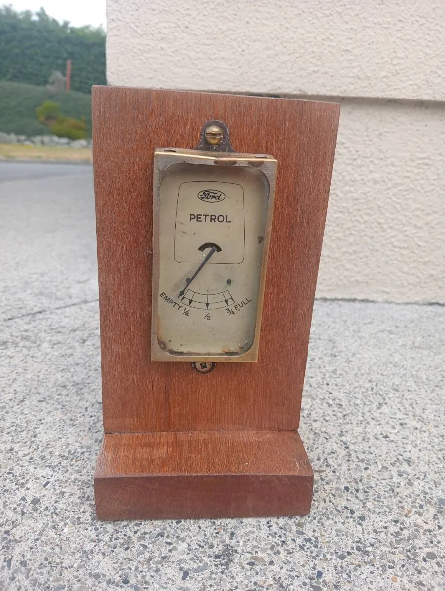 Vintage Ford petrol gauge - Image 1