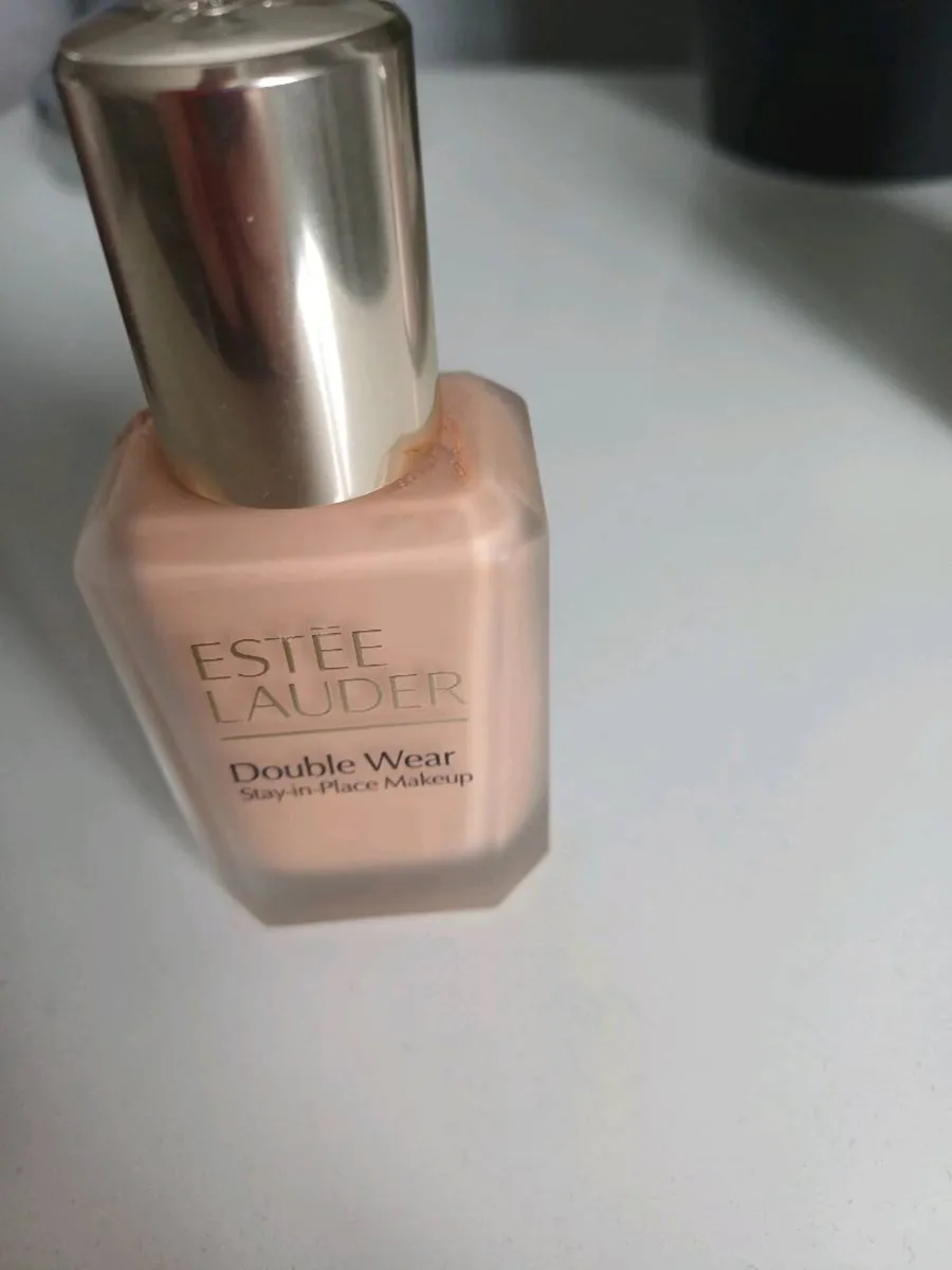 Estee Lauder - Image 1