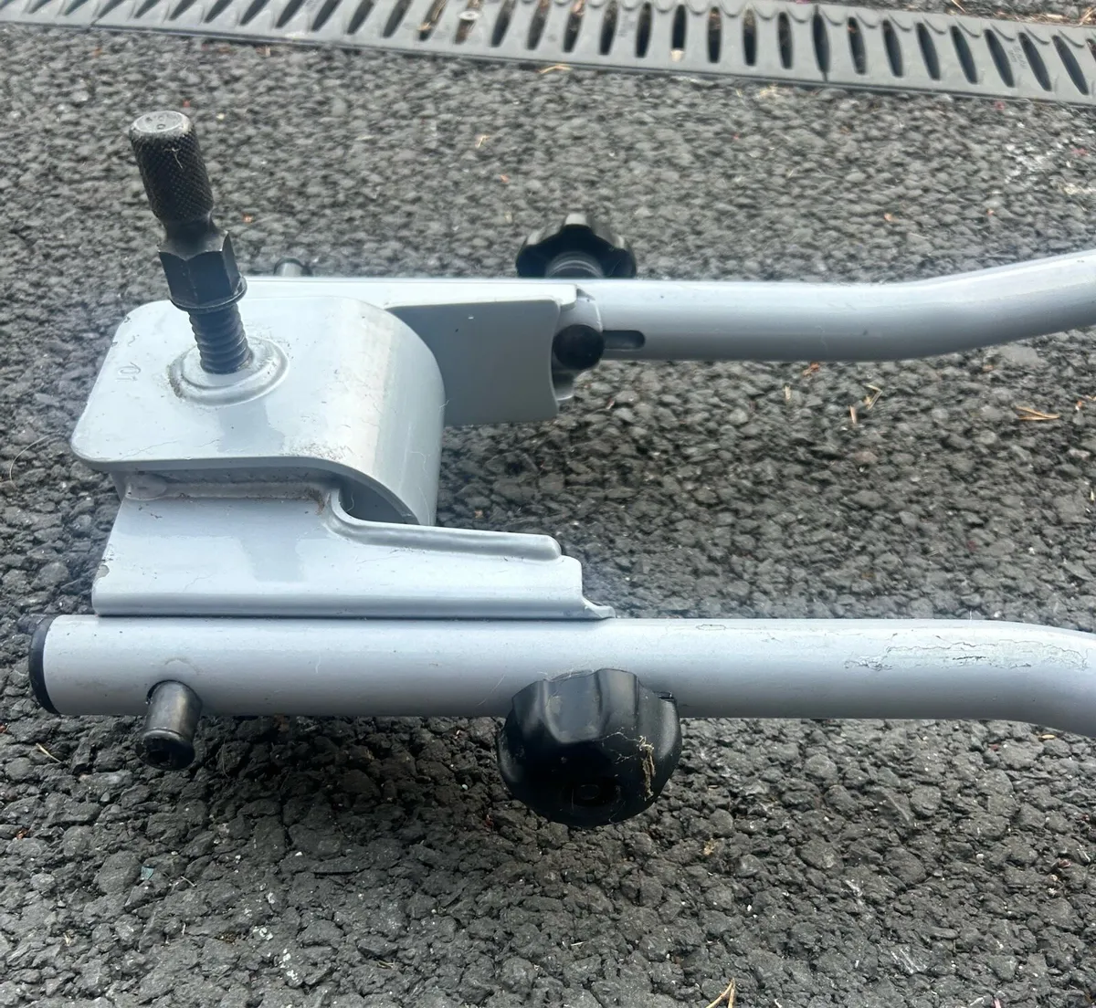 Thule bike rack tow bar - Image 2