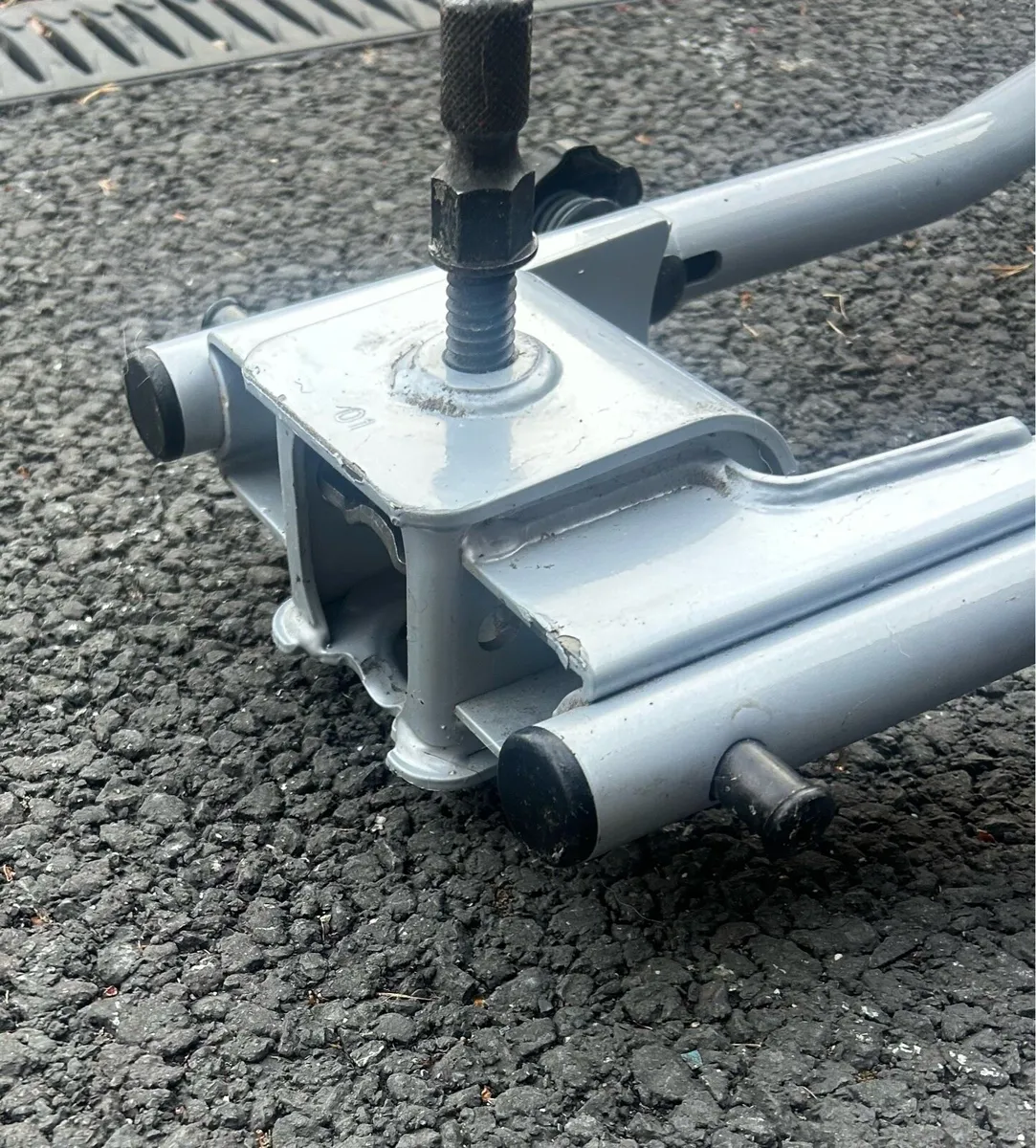 Thule bike rack tow bar - Image 3