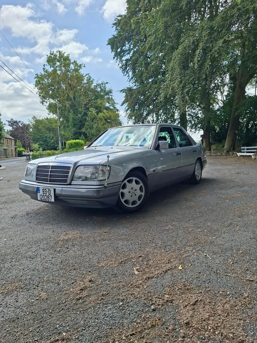 Mercedes-Benz E-Class 1993 - Image 1