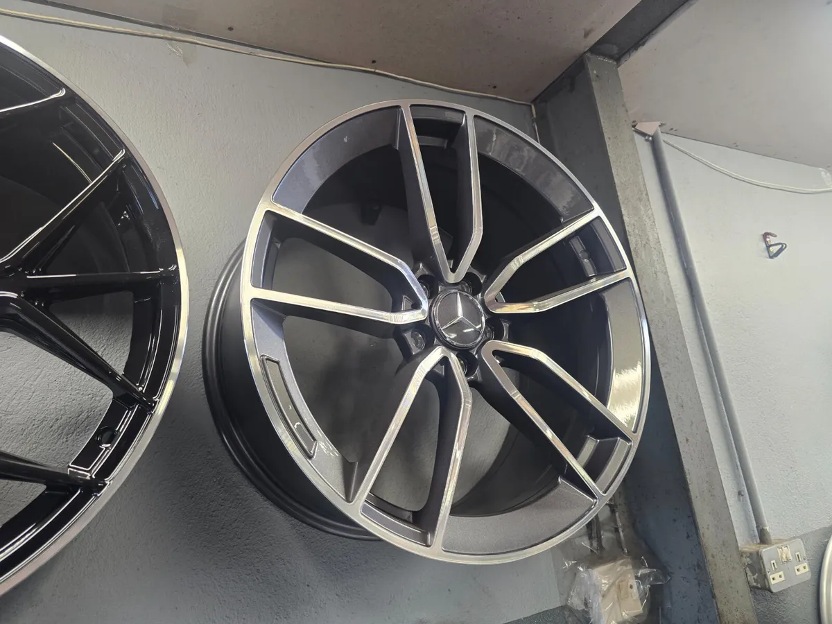 **Special** 20" Mercedes AMG Splits