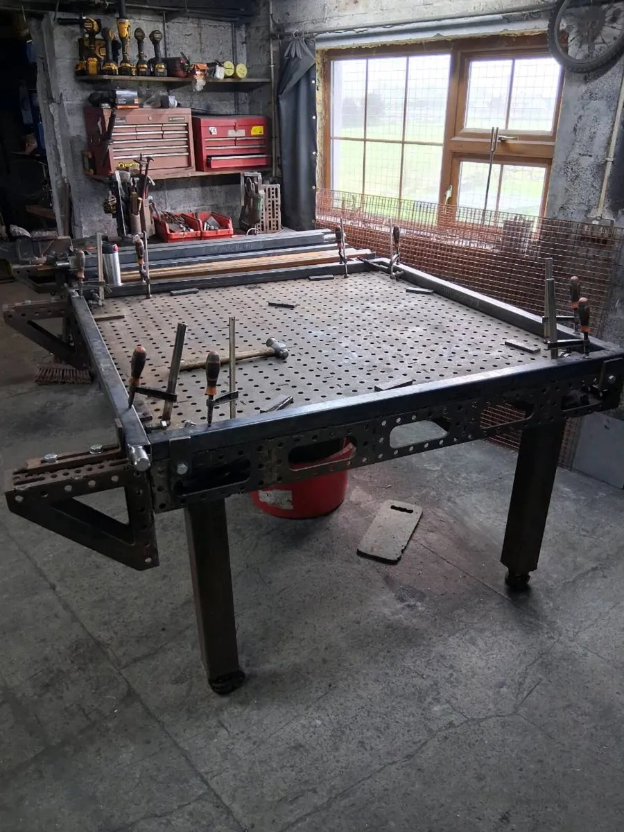 Fabrication table - Image 3