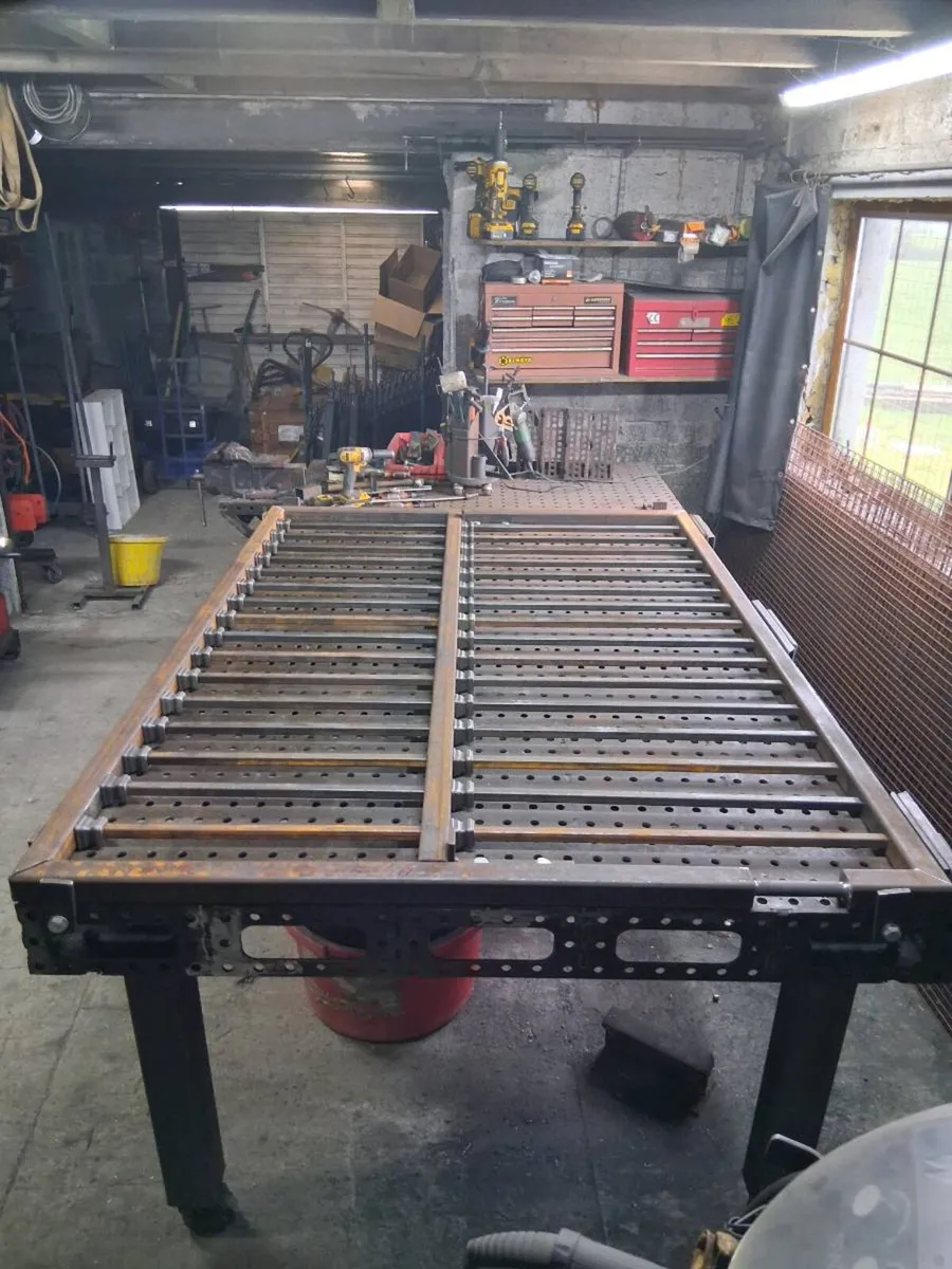Fabrication table - Image 1