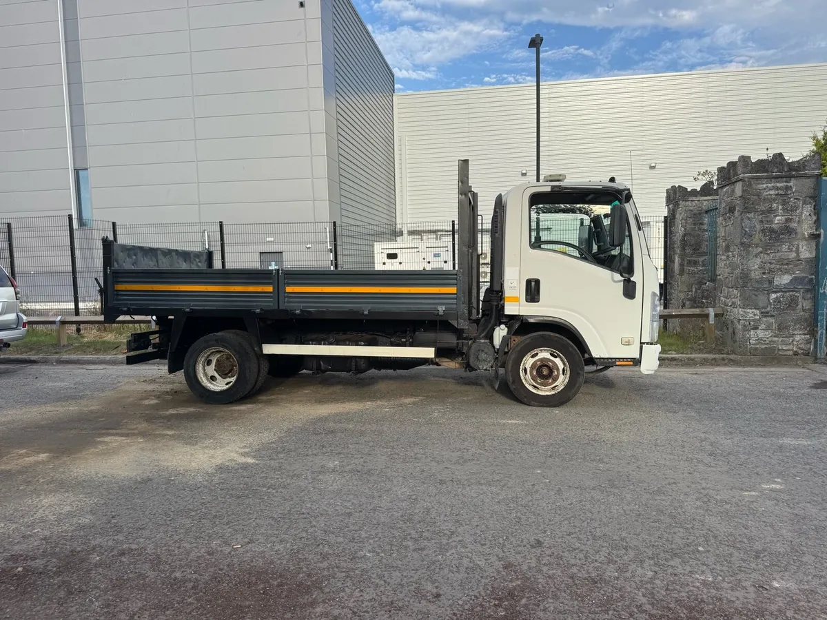 Isuzu 7.5 ton tipper - Image 3