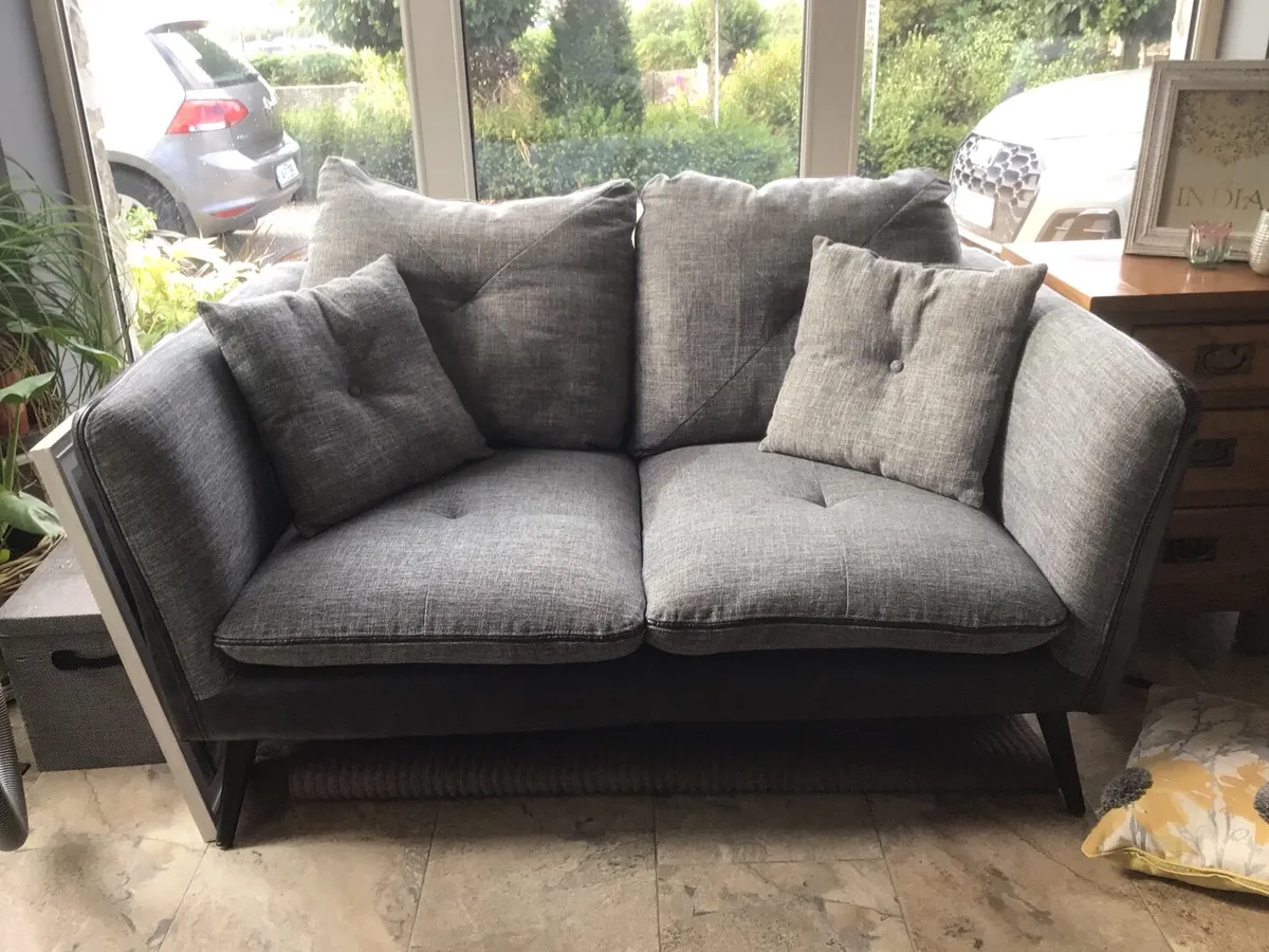 Two seater couch - Image 1