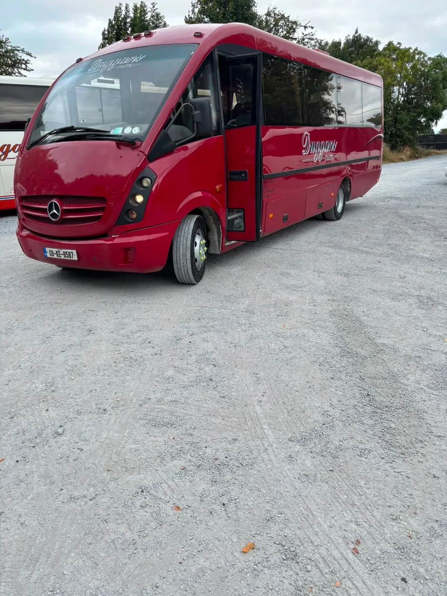 2008 33 seater - Image 2