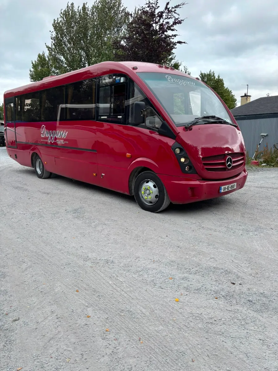 2008 33 seater - Image 1