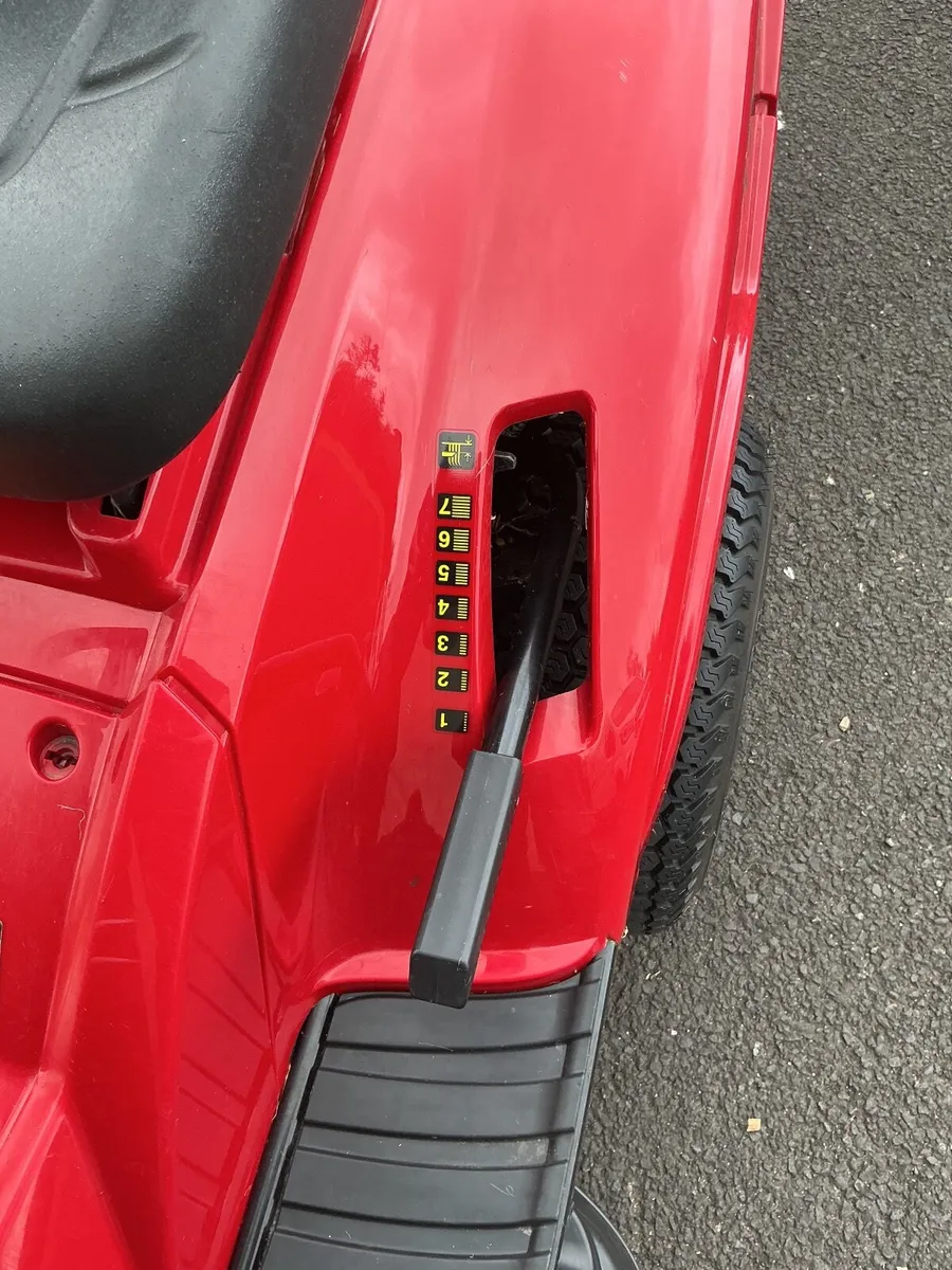 Ride on lawnmower - Image 2