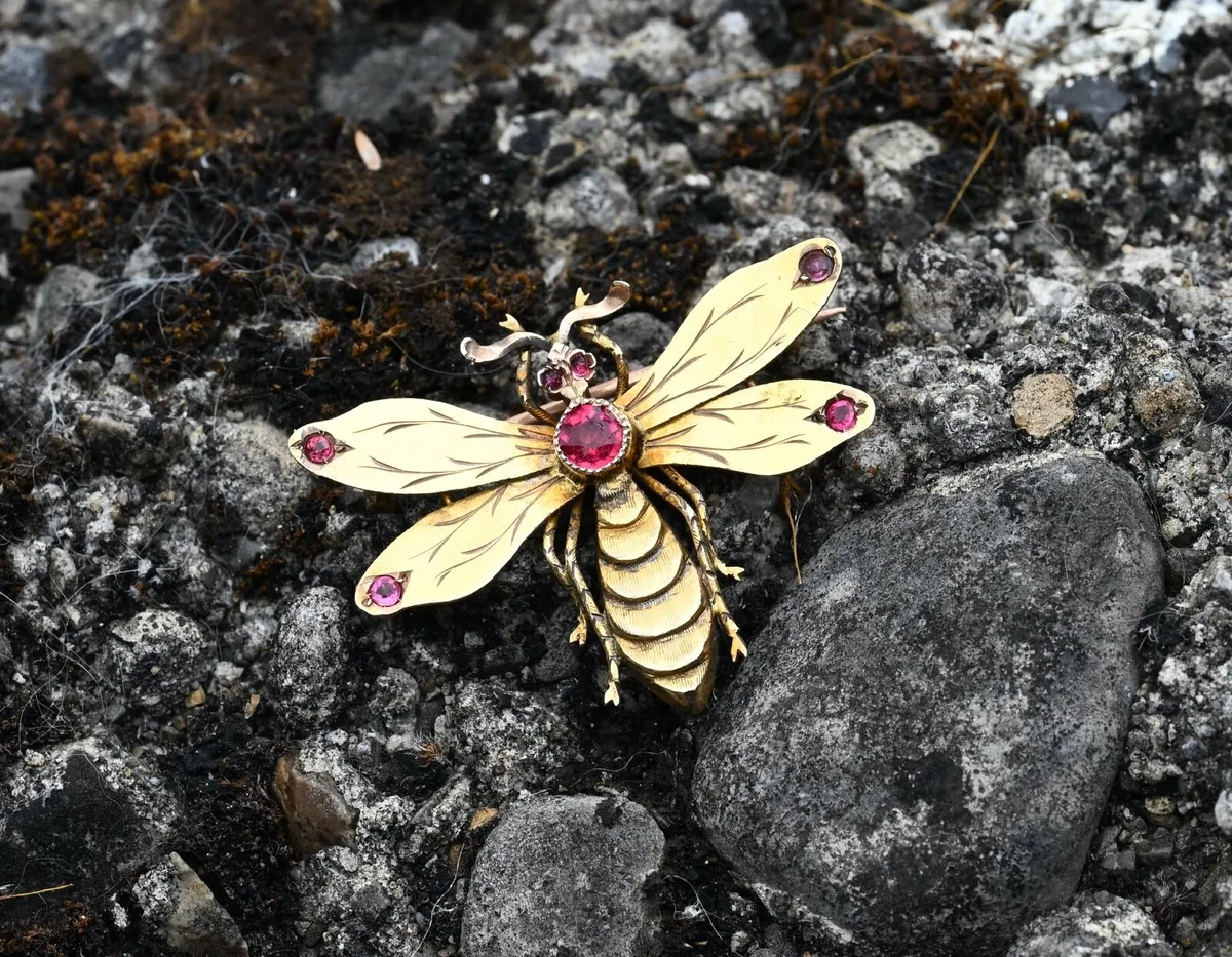 Antique Russian Art Nouveau Bee Brooch/Pendant - Image 3