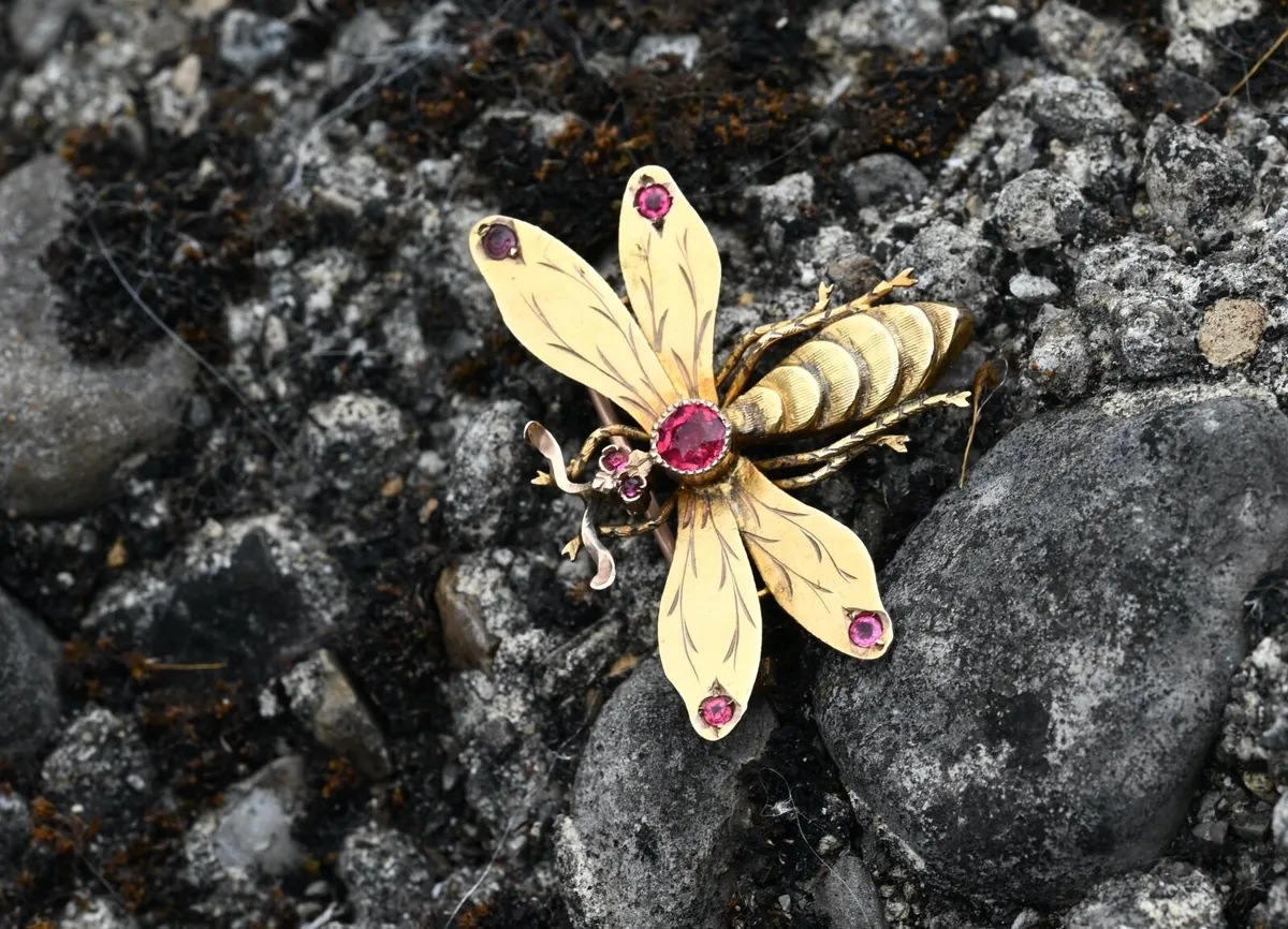 Antique Russian Art Nouveau Bee Brooch/Pendant - Image 4