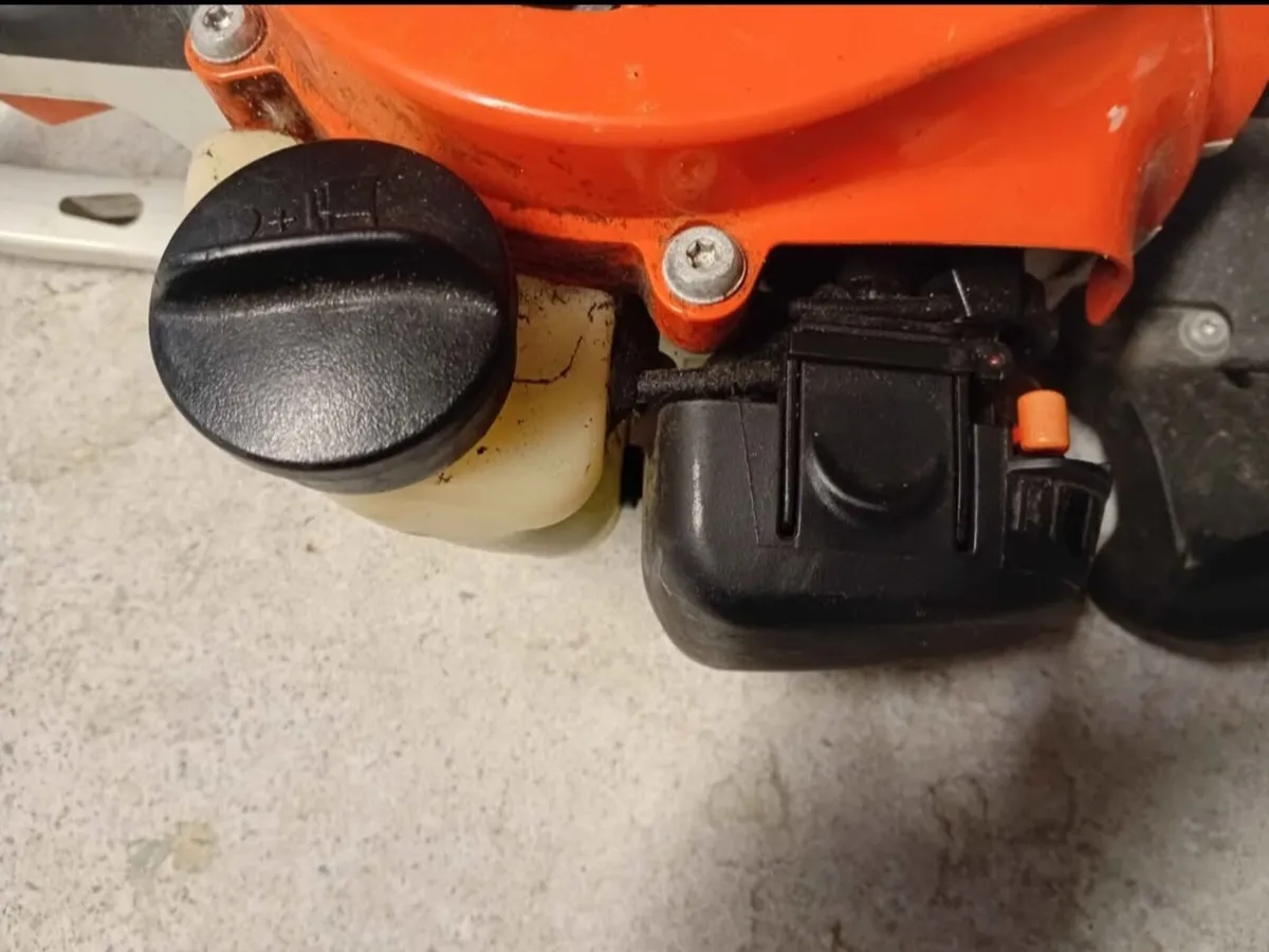 Stihl hedge trimmer - Image 4