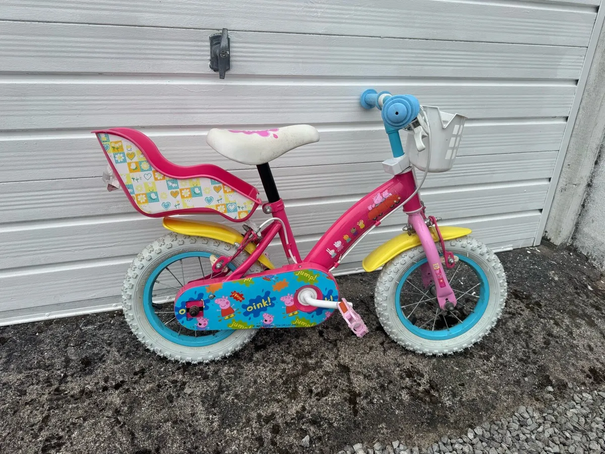 12 inch Peppa Pig bike with basket - Image 2