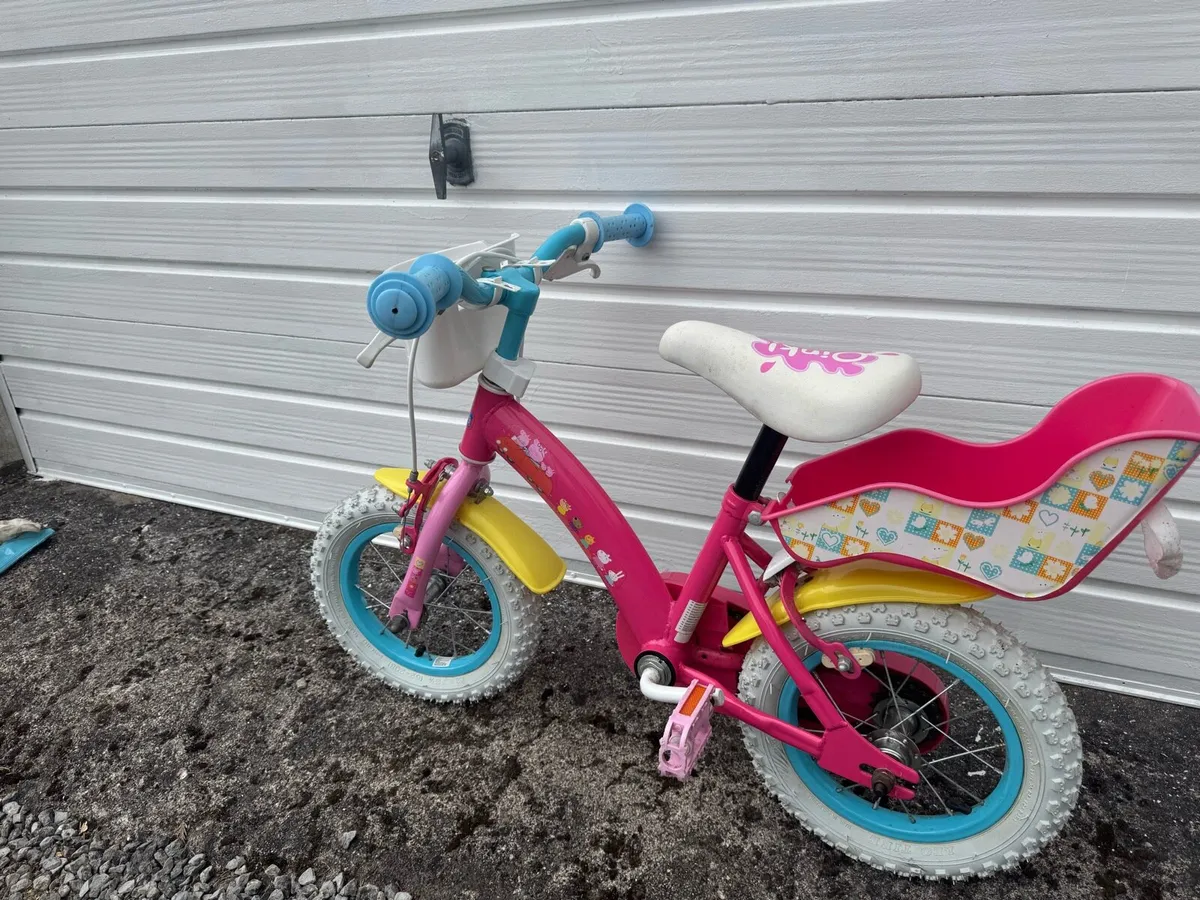 12 inch Peppa Pig bike with basket - Image 3