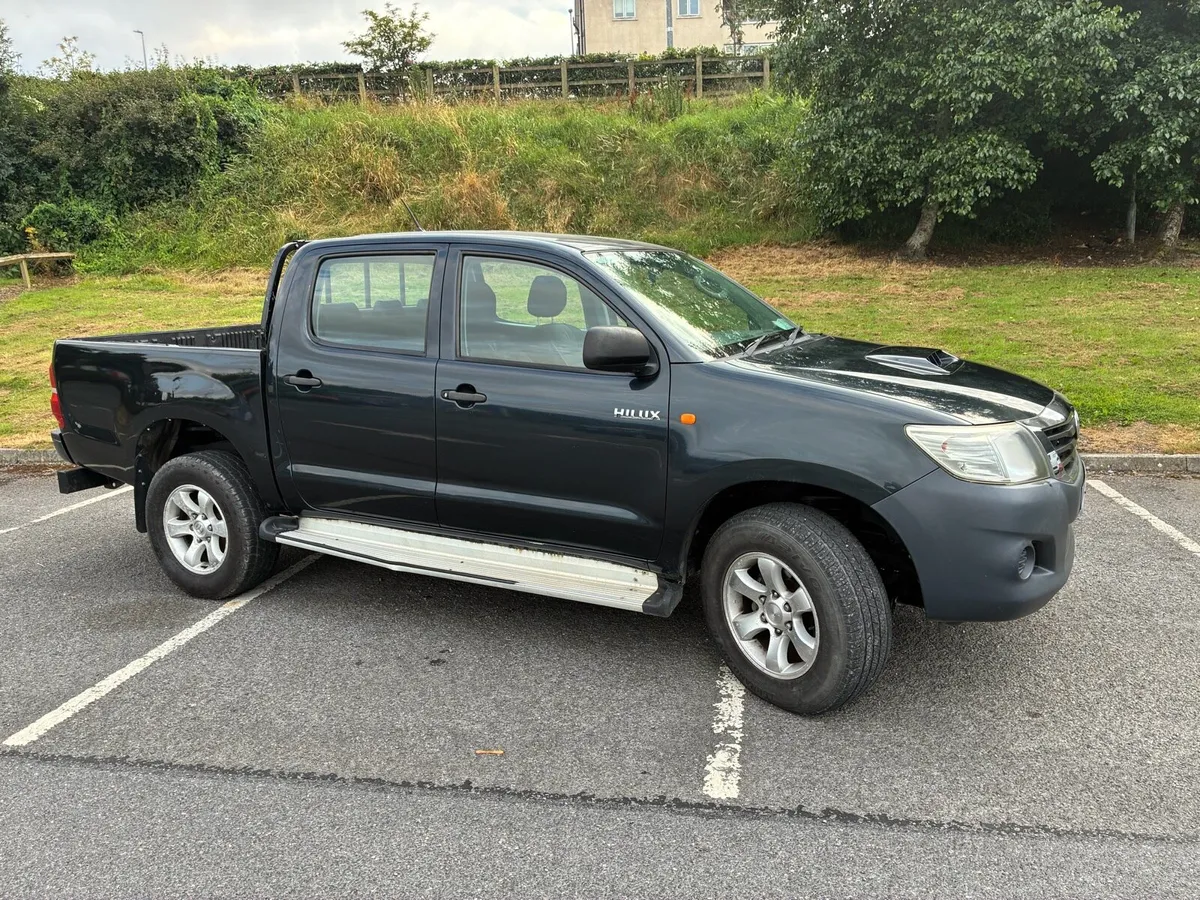Toyota Hilux - Image 2