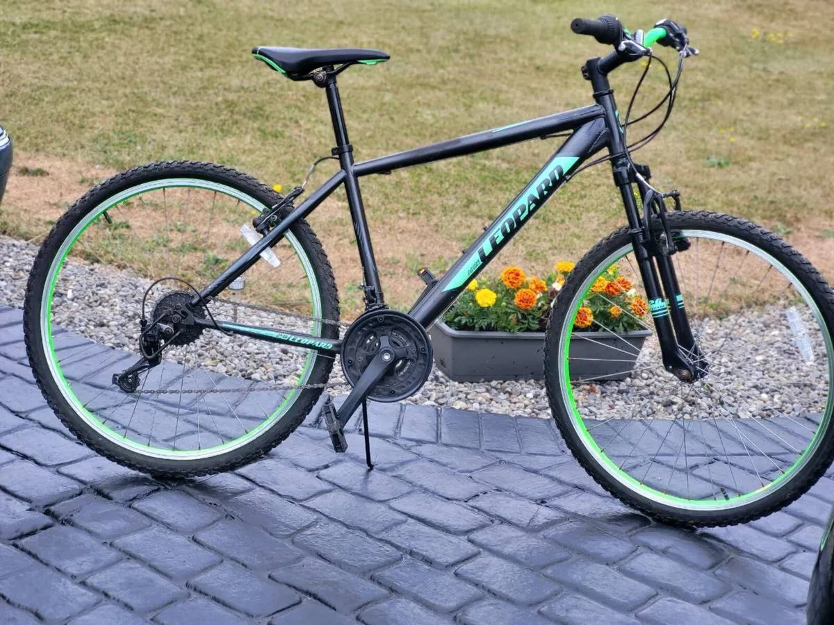 CHEAP LADS BIKE TRADE IN TO CLEAR  AS IS SEEN - Image 1