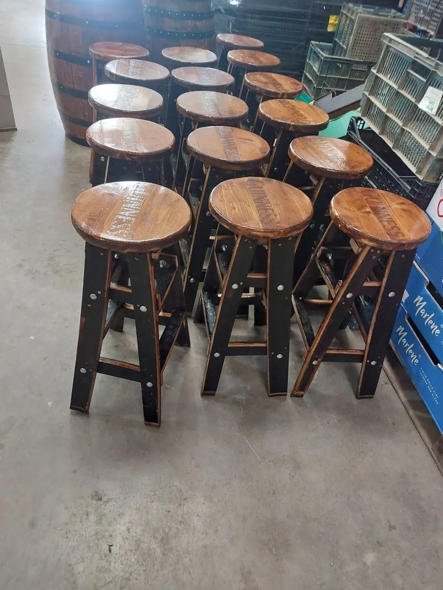 Barrell tables oak & oak bar stools - Image 3