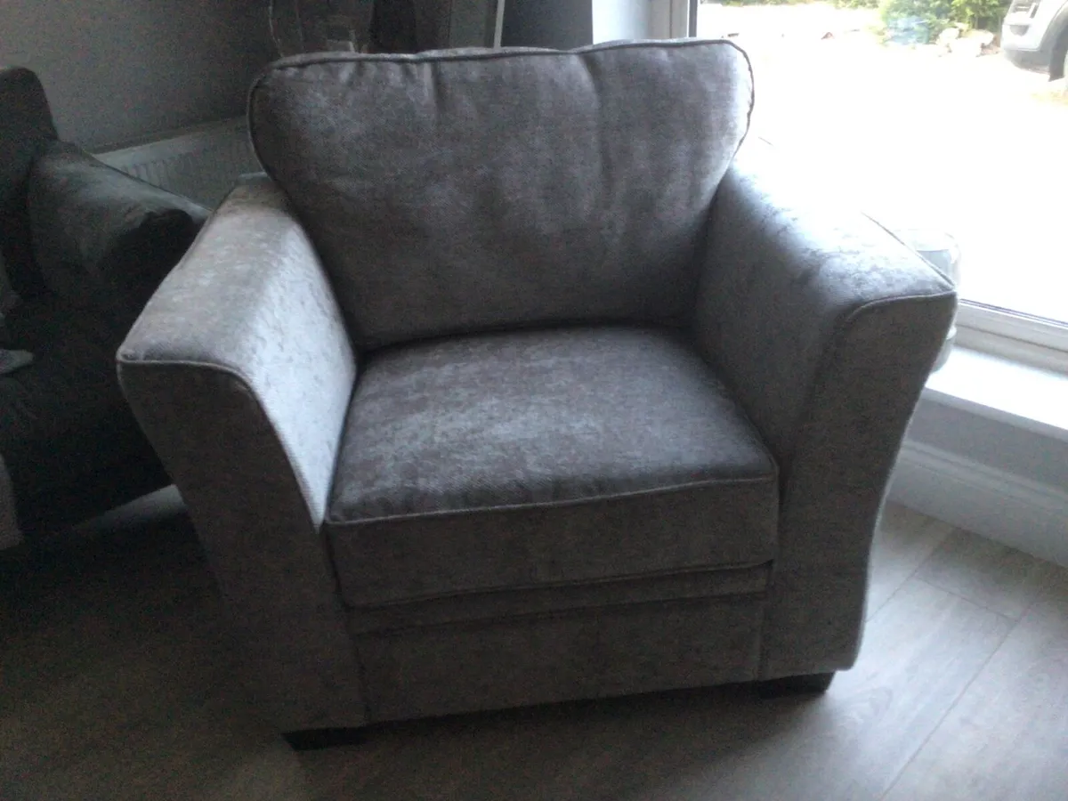 Armchair - Image 1
