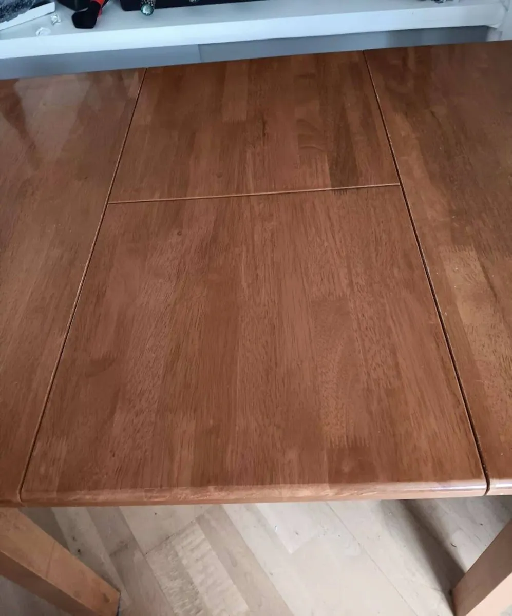 Glossy Finish extendable Kitchen Table - Image 2